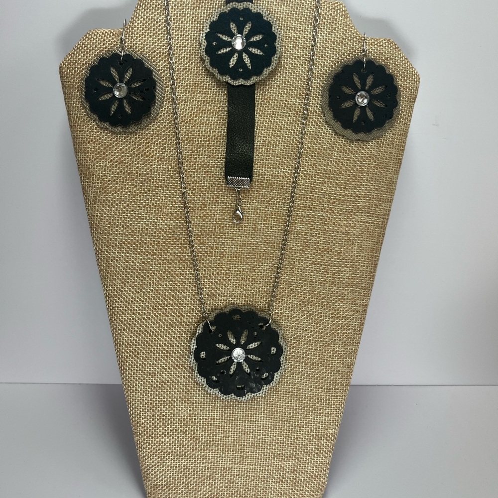 Set-Elegant Black and Silver Jewelry Set-New